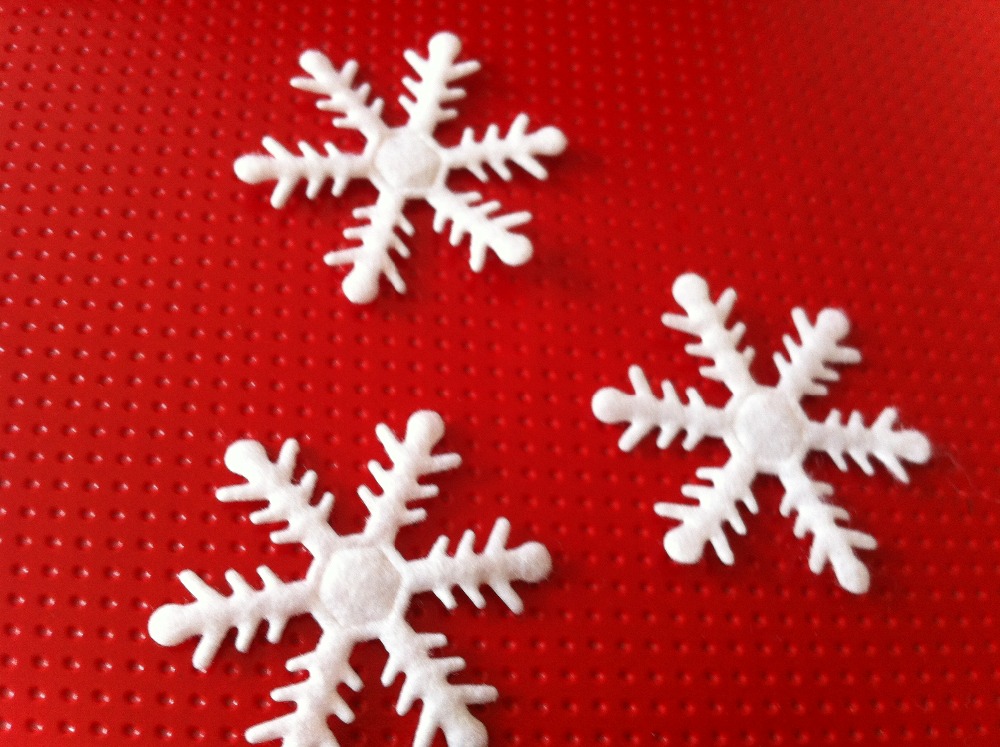 100PCS Ceiling Hanging white Felt Snowflake Ornaments for Wedding Christmas Birthday Party Ornaments 4CM
100PCS Ceiling Hanging white Felt Snowflake Ornaments for Wedding Christmas Birthday Party Ornaments 4CM