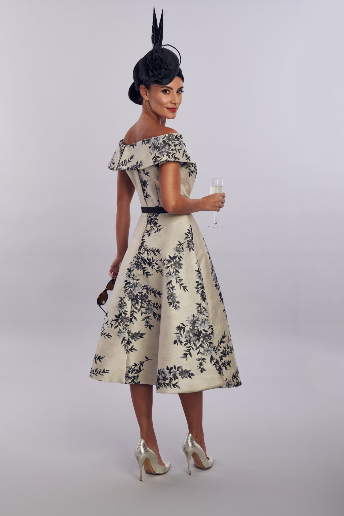 Elegent A Line House Of Mooshki Mother of The Bride Dress Off Shoulder Short Sleeve Print Sash Wedding Guest Dresss Tea Length Evening Gown