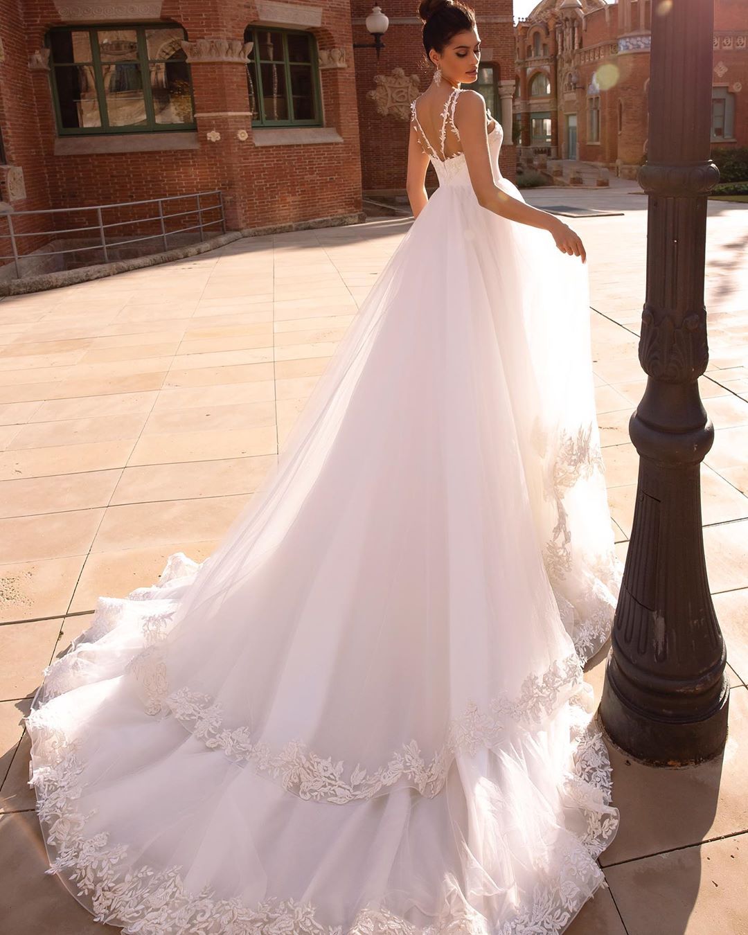 Lace Fashion Tiered A E Wedding Dresses Spaghetti Straps V Neck Appliqued Bridal Gowns Sweep Train Tulle Robe De Mari E