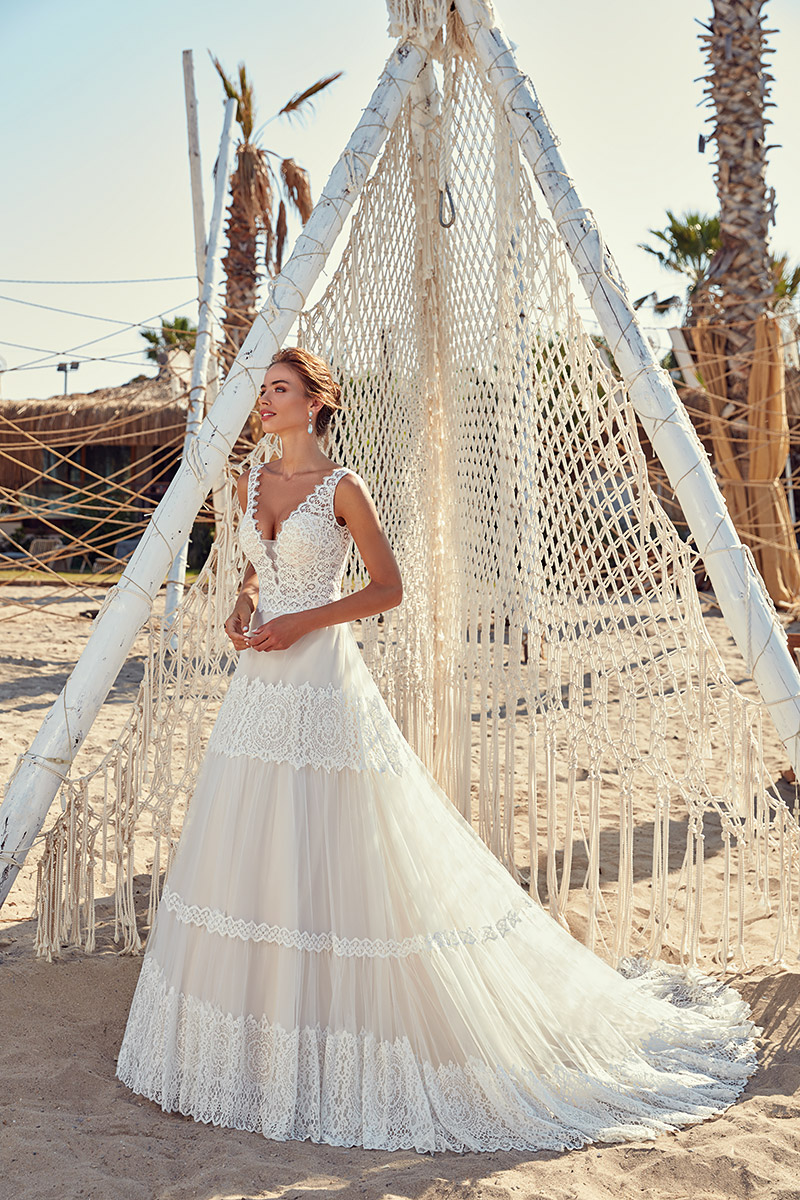 Eddy K Beach Dresses V Neck Lace Appliques A e Sweep Train Backless Bridal Gowns Custom Made Plus Size Boho Wedding Dress