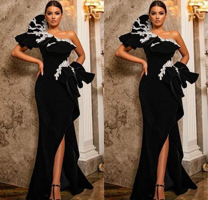 2020 Sexy Black Velvet Arabic Aso Ebi Evening Dresses One Shoulder Ruffles Lace Party Gowns High Split Mermaid Prom Dress Robes De Soirée