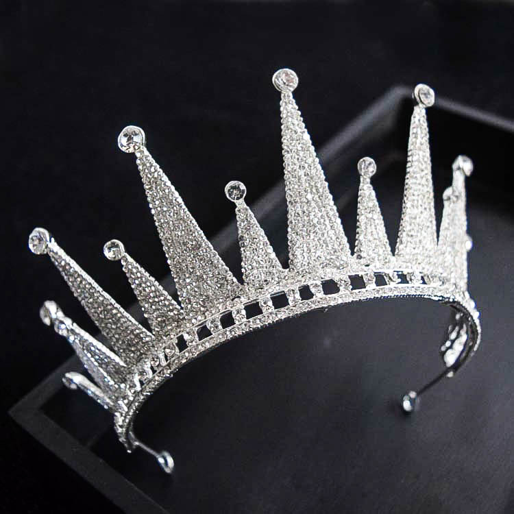 Sweet Crystal Pearls Beaded Ladies Rhinestone Adorned Bridal Crown Middle East Bride's Headpieces Quinceanera Head Tiaras Accessories
Sweet Crystal Pearls Beaded Ladies Rhinestone Adorned Bridal Crown Middle East Bride's Headpieces Quinceanera Head Tiaras Accessories