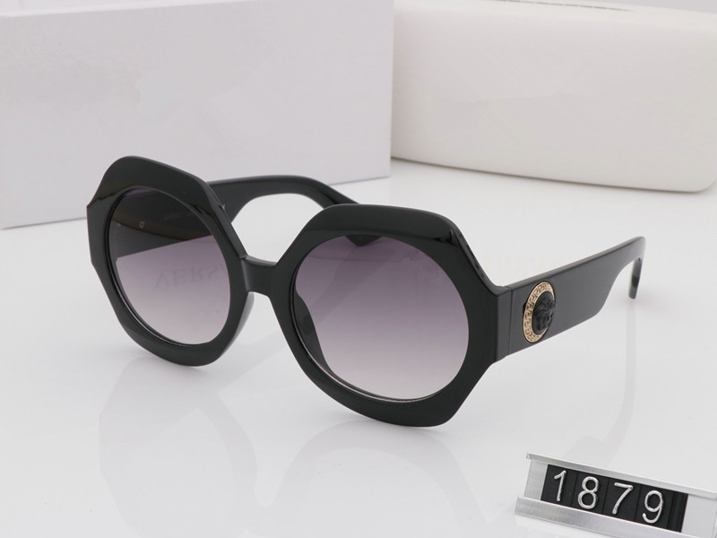 2019 new fashion UV 400 Original box Protection Italy Gold Chain Tyga Medusa Sunglasses Men Women Sun glasses 1879
2019 new fashion UV 400 Original box Protection Italy Gold Chain Tyga Medusa Sunglasses Men Women Sun glasses 1879