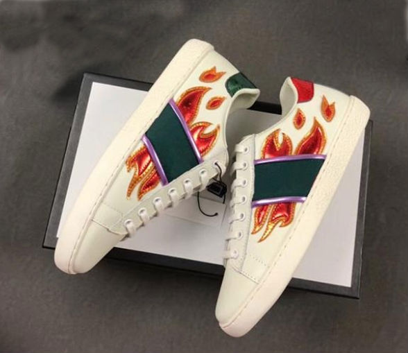 2019 men designer Shoes fashion leather sneaker ACE Shoes animal flat top deisgner women shoes luxury sneakers with box, White;red
2019 men designer Shoes fashion leather sneaker ACE Shoes animal flat top deisgner women shoes luxury sneakers with box, White;red