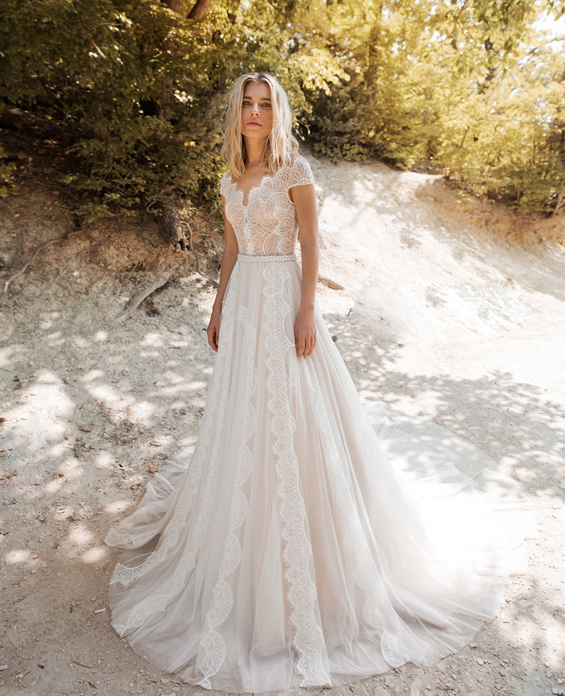 A Line Fashion Lace Wedding Dresses Sheer Bateau Neck Short Sleeves See Through Buttons Back Tulle Plus Size Robe De Marie