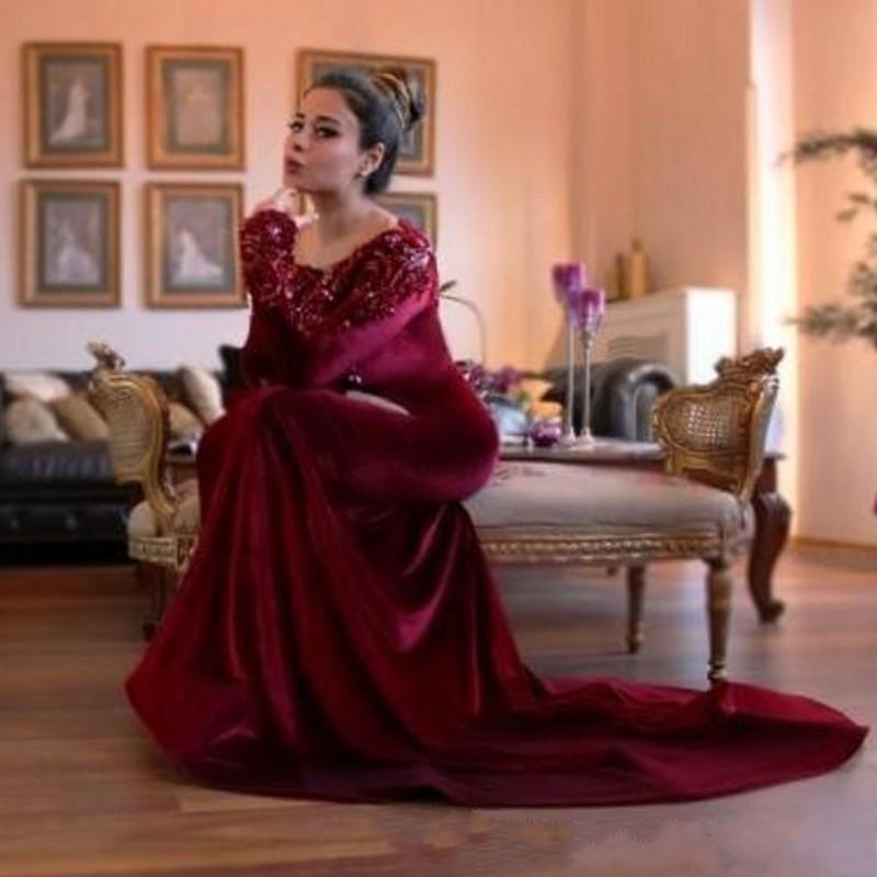 Saudi Arabic Dresses 2020 New Elegant Burgundy Velvet Long Sleeves Mermaid Evening Dresses Beaded Collar Dark Red Prom Gowns Vestido De