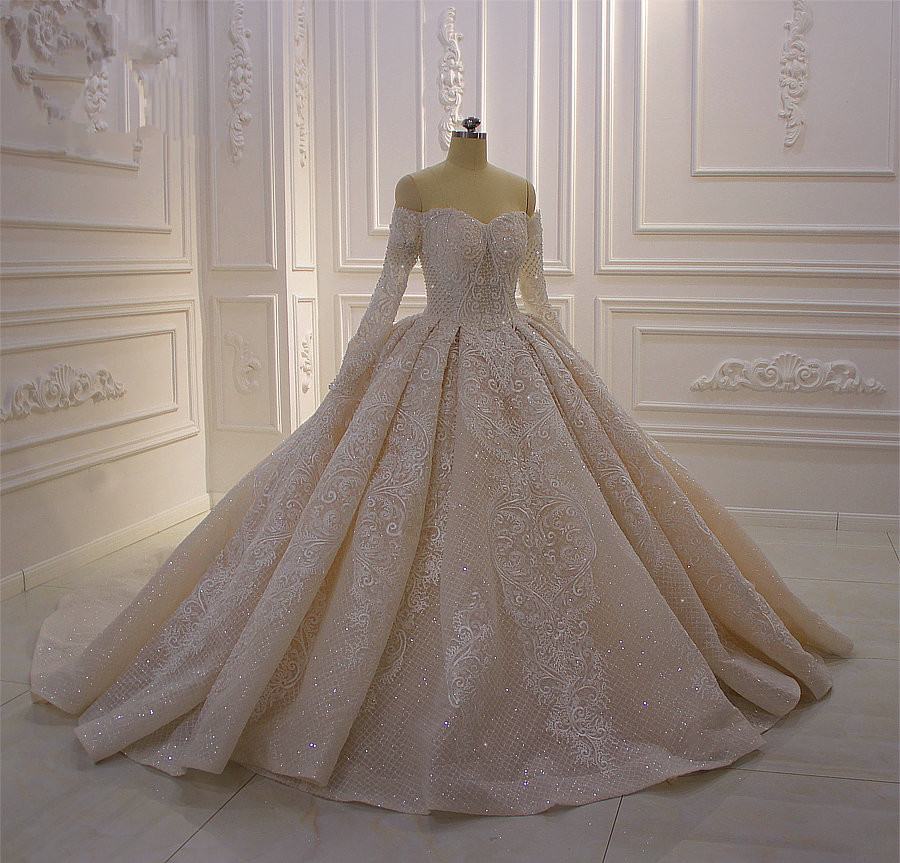 Off Shoulder Ball Gown Wedding Dresses Long Sleeves Lace Appliqued Bridal Dresses Beaded Sequins Plus Size Wedding Gowns robe de mariee