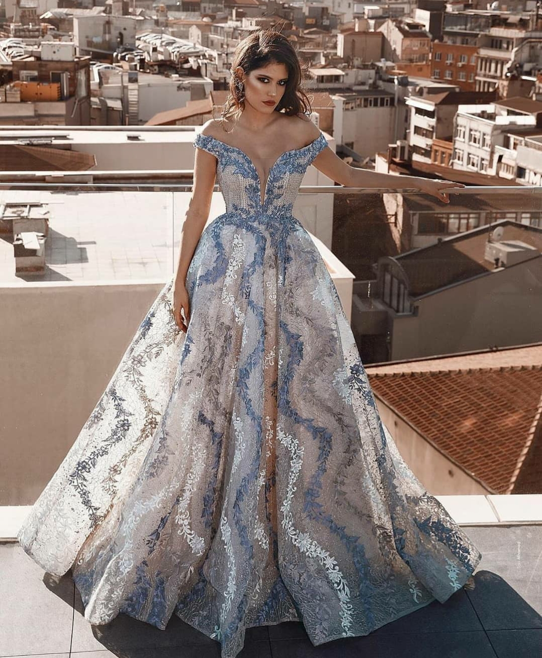 2020 Off Shoulder Prom Dresses Saudi Arabic Lace Appliques Tulle Vntage Evening Gowns Custom Made Runway Fashion
