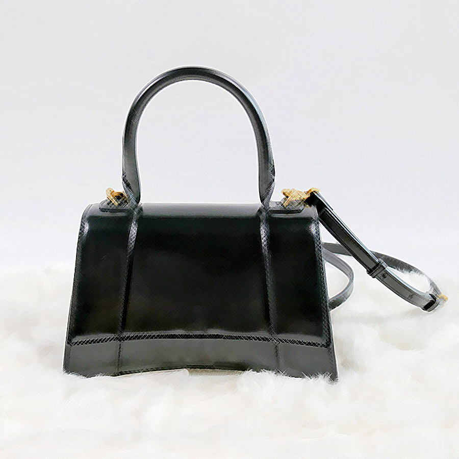2020 HOT sales Fashion handbag luxury shoulder bags designer woman bags hourglass bag leather cross-body bag Free gift box free shipping, Red
2020 HOT sales Fashion handbag luxury shoulder bags designer woman bags hourglass bag leather cross-body bag Free gift box free shipping, Red