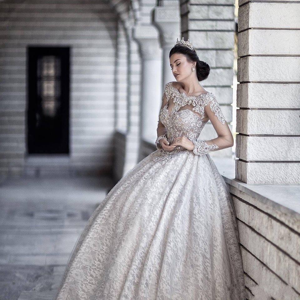 New Vintage Arabic A Line Wedding Dresses Off Shoulder Long Sleeves Illusion Full Lace Applique Crystal Beaded Ball Gown Formal Bridal Gowns, White
New Vintage Arabic A Line Wedding Dresses Off Shoulder Long Sleeves Illusion Full Lace Applique Crystal Beaded Ball Gown Formal Bridal Gowns, White