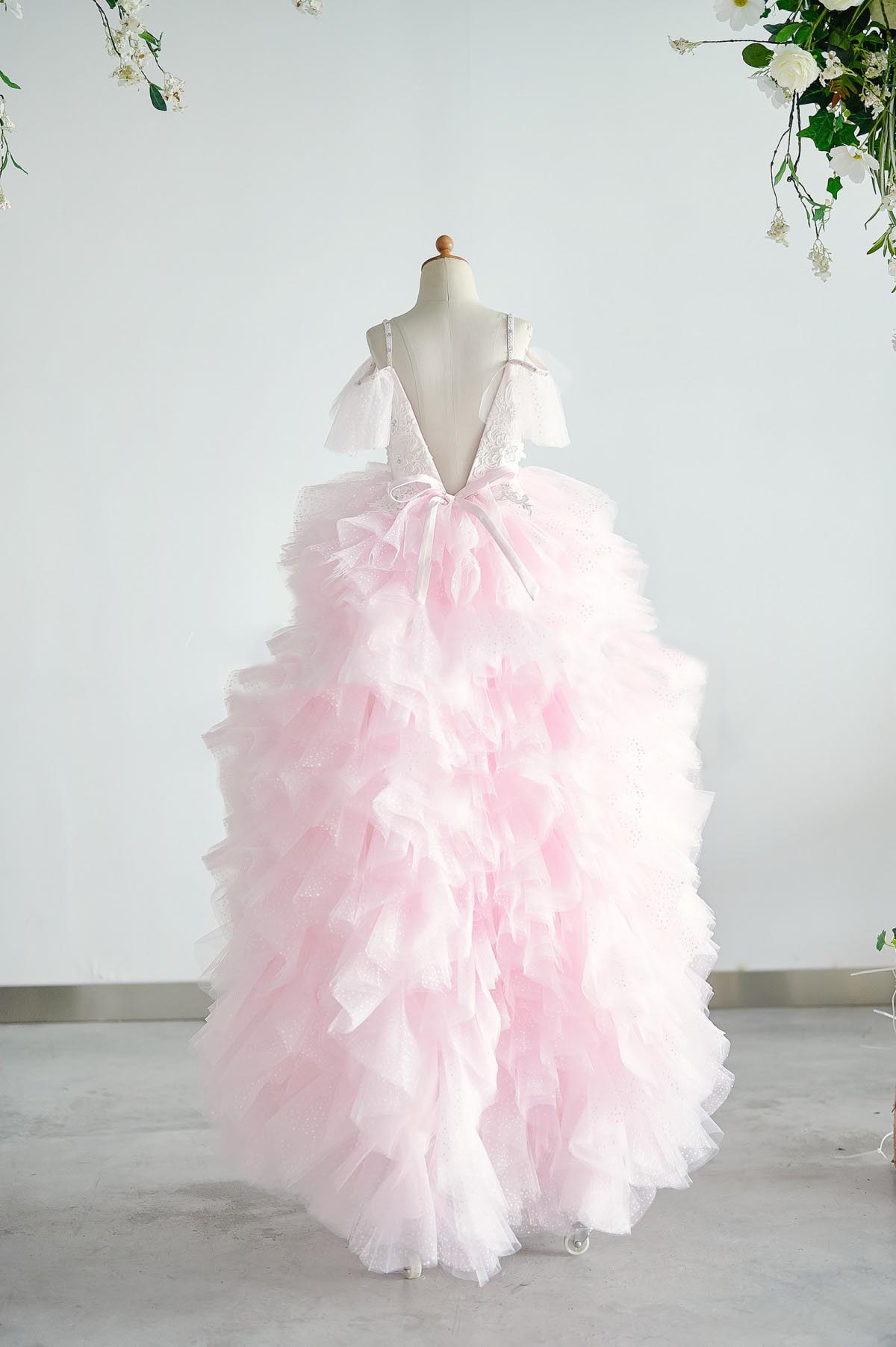 Light Pink Flower Girls Dresses Spaghetti Tiered Ruffles Litter Girl Pageant Dress Lace Appliques Backless Birthday Gowns