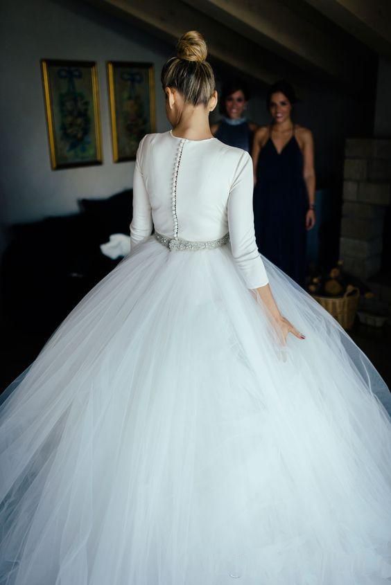 2020 Simple Ball Gown Wedding Dresses Long Sleeve Jewel Neck Beaded Sash Sweep Train Chapel Country Bridal Gowns Plus Size vestido de novia