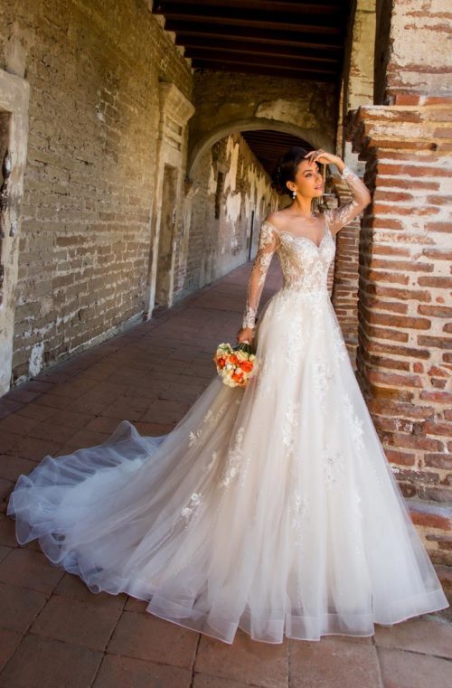 Kitty Chen 2019 Tulle Beach Wedding Dresses Sheer Jewel Neck Long Sleeve Lace Appliqued Bridal Gowns Sweep Train A Line Wedding Dress