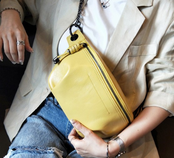best prices Crossbody bag Women fashion shoulder bag or chest bag 3 layers pockets inner 26cm up one zipper pocket outside, Black
best prices Crossbody bag Women fashion shoulder bag or chest bag 3 layers pockets inner 26cm up one zipper pocket outside, Black