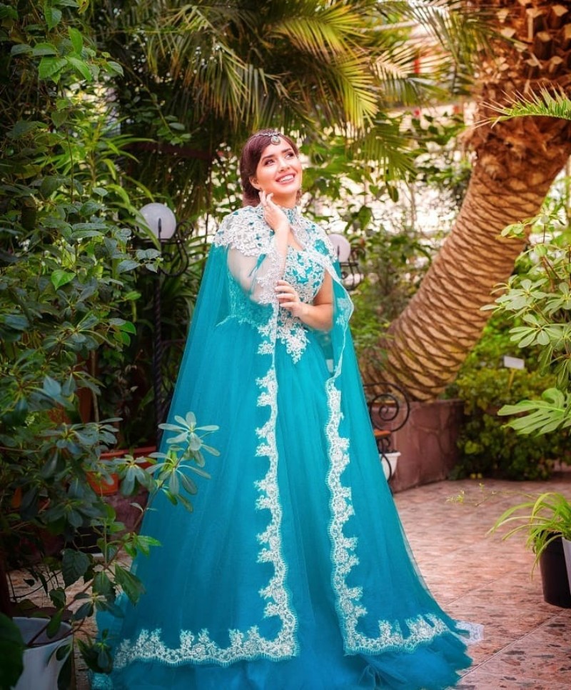 Modest A Line Evening Prom Dress High Neck Sleeveless Tulle Lace Party Dress Sweep Train Applique Wrap robes de soirée