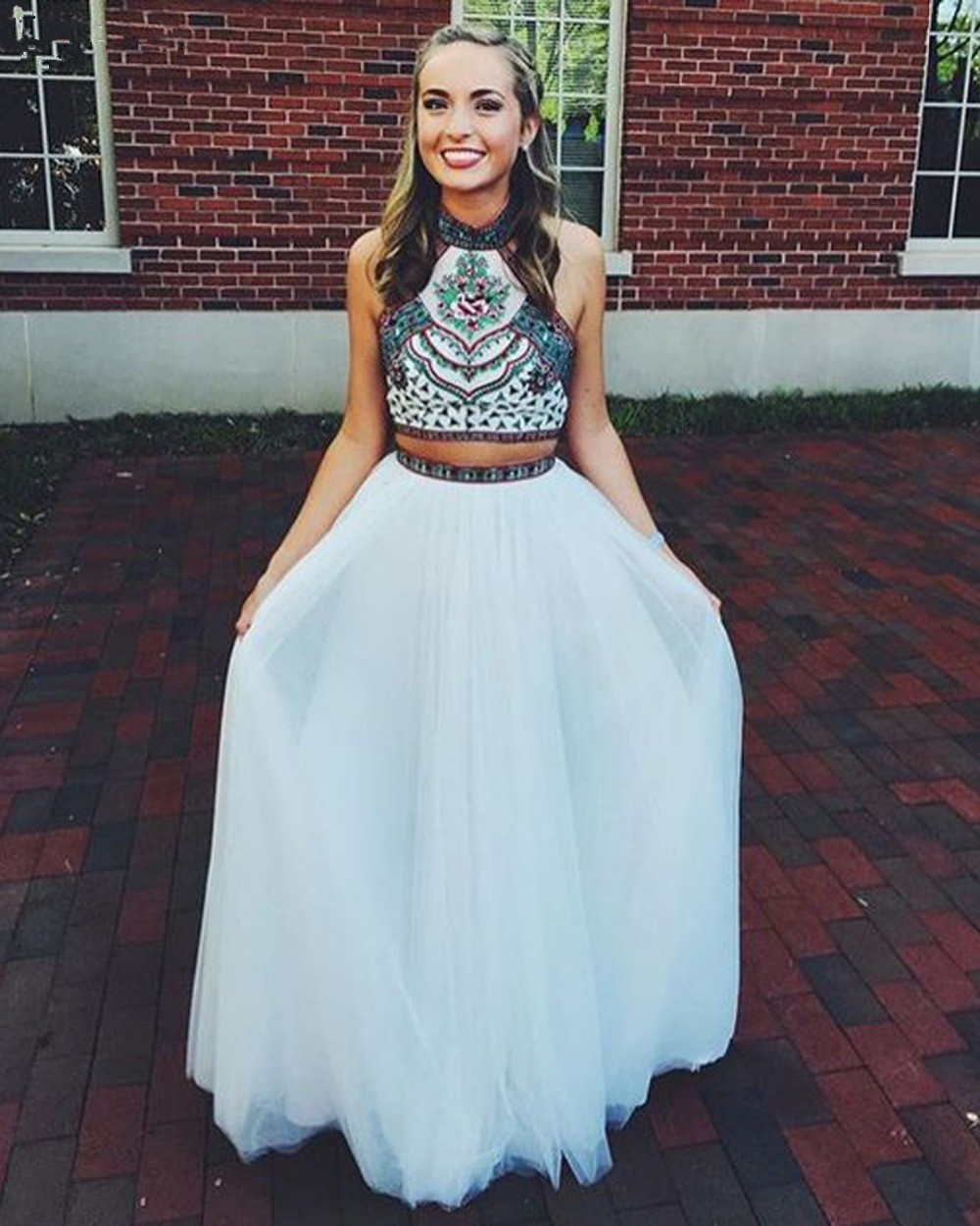 Vestido De Formatura White Evening Prom Dresses Embroidery Flowers Chiffon Halter Neck A-line Two Piece Dress