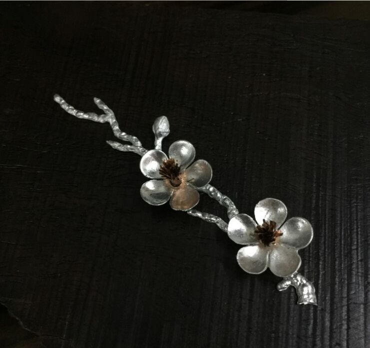 2PC/set Tin decoration plum tin piece fair cup cushion decal decoration silver tin cup tea set product category kung fu tea pet 
2PC/set Tin decoration plum tin piece fair cup cushion decal decoration silver tin cup tea set product category kung fu tea pet