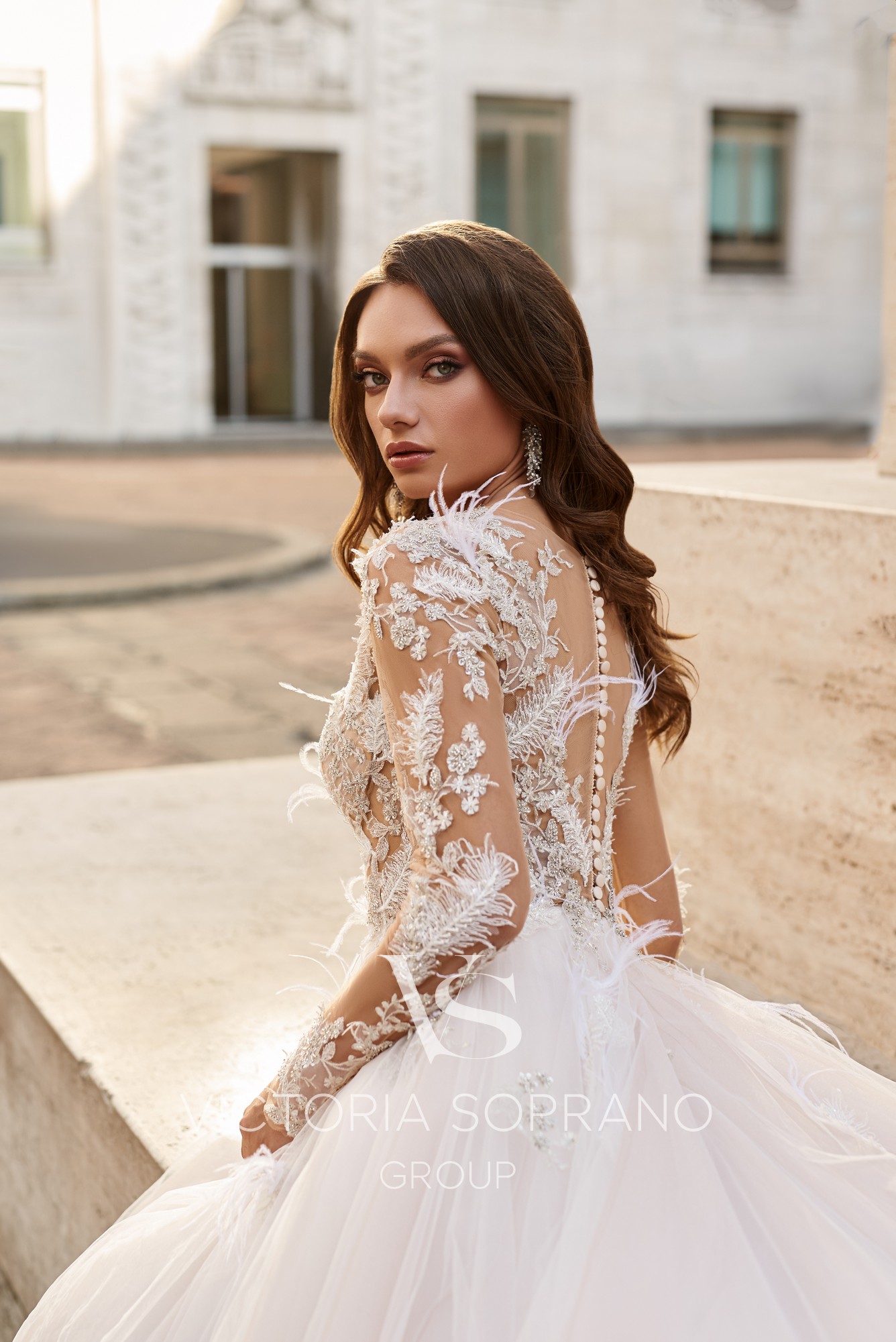 2020 Long Sleeve Wedding Dresses Lace Applique Feather A Line Beach Wedding Dress Sweep Train Bridal Gowns Robes De Mariée