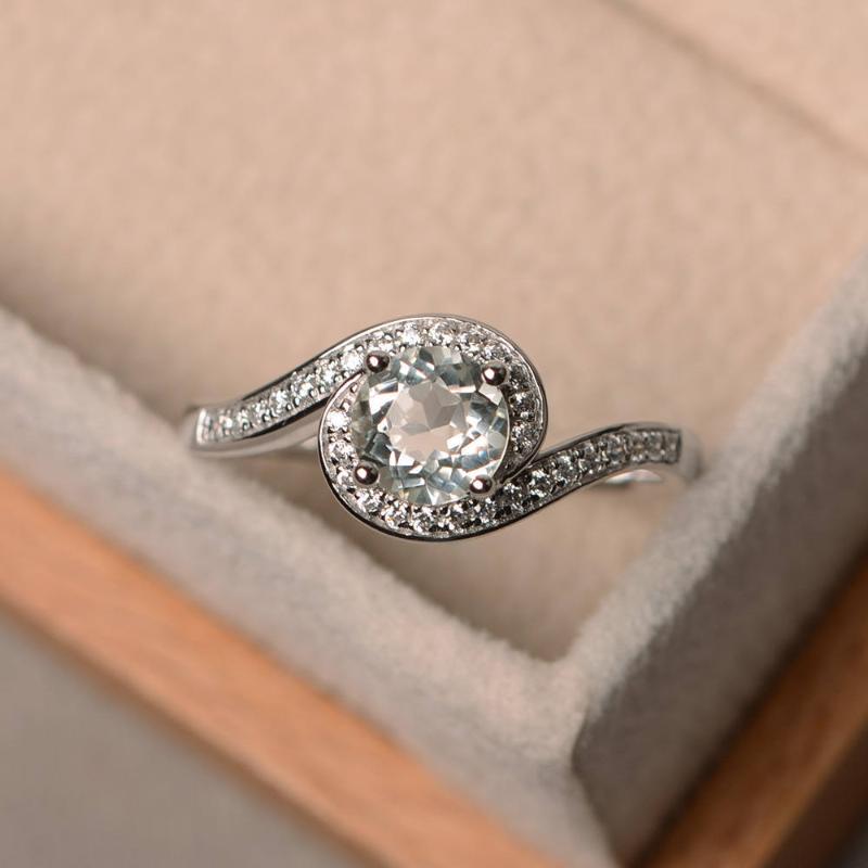 Cluster Rings Creative Temperament S925 Sterling Silver Inlaid Round Four-claw Twisted Arm Diamond Ring Wild Ladies Engagement
Cluster Rings Creative Temperament S925 Sterling Silver Inlaid Round Four-claw Twisted Arm Diamond Ring Wild Ladies Engagement