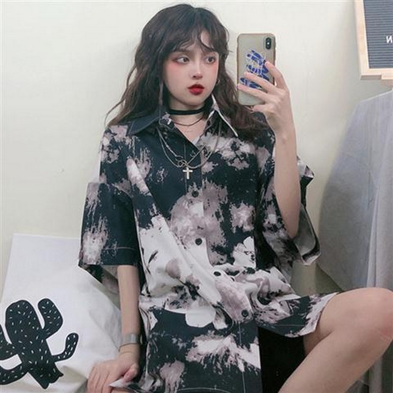 tie dye flower Blouse Short Sleeve Square Collar women Summer thin Shirts Korean retro loose Blouse female Clothes new design, Pic color
tie dye flower Blouse Short Sleeve Square Collar women Summer thin Shirts Korean retro loose Blouse female Clothes new design, Pic color