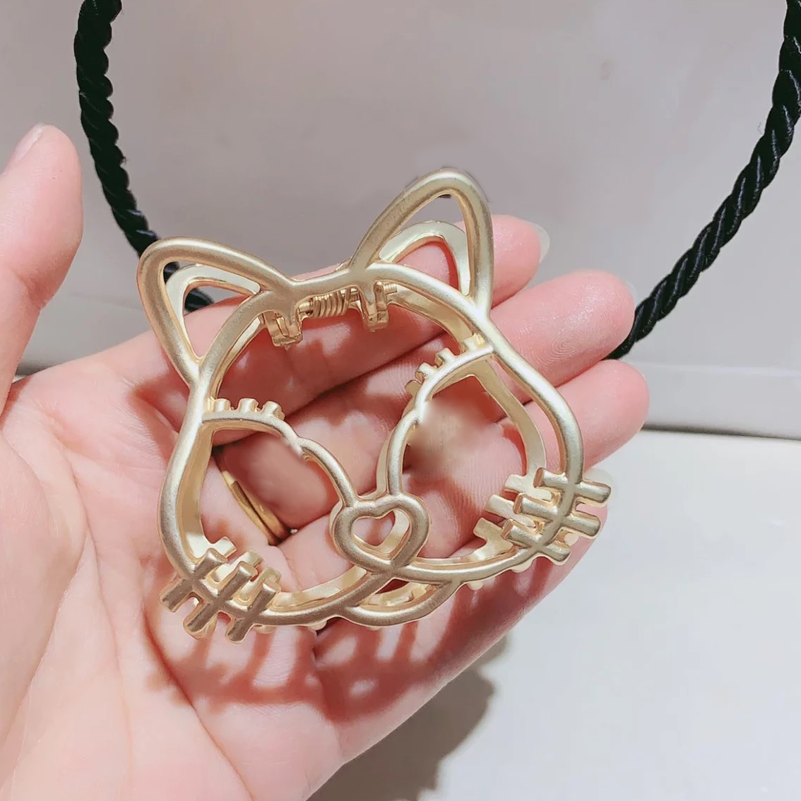 6X5CM Fashion Yagin cute cat head claw clamps letter hairpins for ladies favorite hair clip jewelry accessories vip gift, Slivery;golden
6X5CM Fashion Yagin cute cat head claw clamps letter hairpins for ladies favorite hair clip jewelry accessories vip gift, Slivery;golden