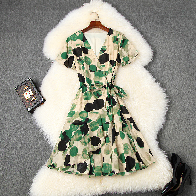 European and American women' wear 2020 summer new style Short sleeve V-neck polka dot print falbala Fashionable dress, Green
European and American women' wear 2020 summer new style Short sleeve V-neck polka dot print falbala Fashionable dress, Green
