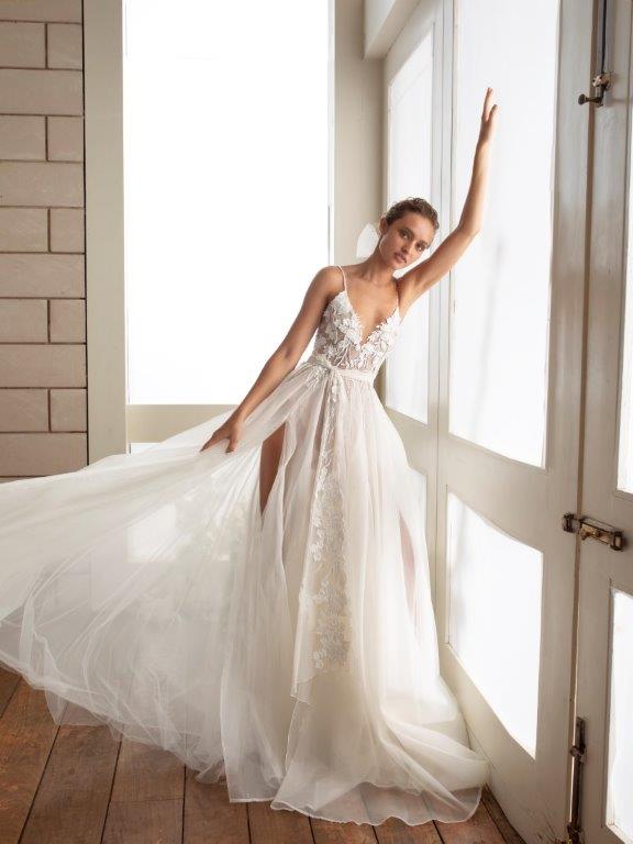Beach Julie Vino Wedding Dresses Sexy Spaghetti Lace Flower Appliques Bridal Gowns Side Split Sweep Train A Line Wedding Dress