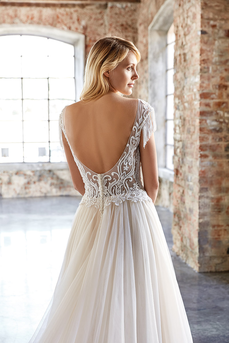 Vintage Plus Size Wedding Dresses Sheer Jewel Neck Lace Appliqued Tulle Bridal Gowns Eddy K 2019 Beach Wedding Dress