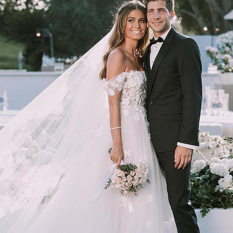 New Cheap Sexy Bohomian A Line Wedding Dresses Off Shoulder Appliques Lace With Flowers Short Sleeves Tulle vestido Boho Formal Bride Dress, White
New Cheap Sexy Bohomian A Line Wedding Dresses Off Shoulder Appliques Lace With Flowers Short Sleeves Tulle vestido Boho Formal Bride Dress, White