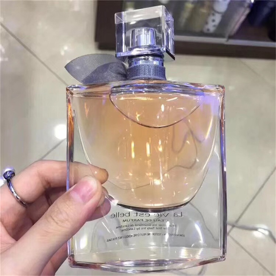 Classic Perfume Fragrance for woman Braand LC La Vie Est Belle L'EAU DE PARFUM 75ML Perfume Spray high quality free shipping
Classic Perfume Fragrance for woman Braand LC La Vie Est Belle L'EAU DE PARFUM 75ML Perfume Spray high quality free shipping