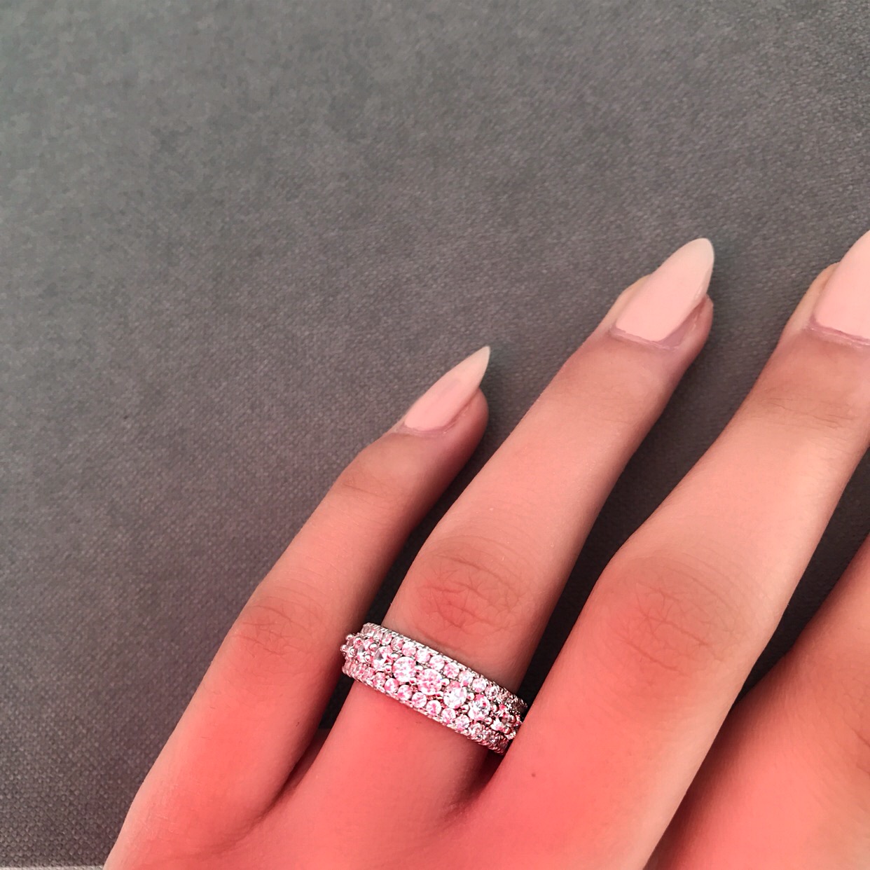 2021 Ins Top Selling Luxury Jewelry 925 Sterling Silver Three Rows Pave White Topaz CZ Diamond Promise Rotatable Women Wedding Band Ring Gif
