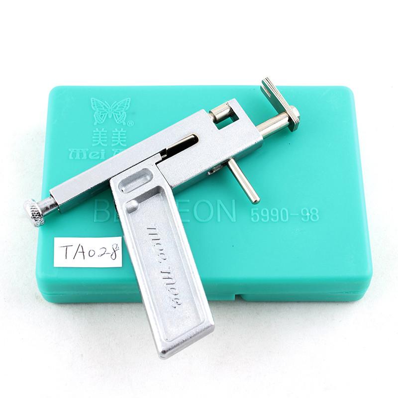 Professional Ear Body Nose Piercing Gun Machine Tool Kit Set Steel Studs Piercing the Ear Guns Iron Suit Free Shipping K916
Professional Ear Body Nose Piercing Gun Machine Tool Kit Set Steel Studs Piercing the Ear Guns Iron Suit Free Shipping K916