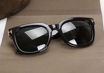 New luxury top qualtiy New Fashion 211 Tom Sunglasses For Man Woman Erika Eyewear ford Designer Brand Sun Glasses with box
New luxury top qualtiy New Fashion 211 Tom Sunglasses For Man Woman Erika Eyewear ford Designer Brand Sun Glasses with box