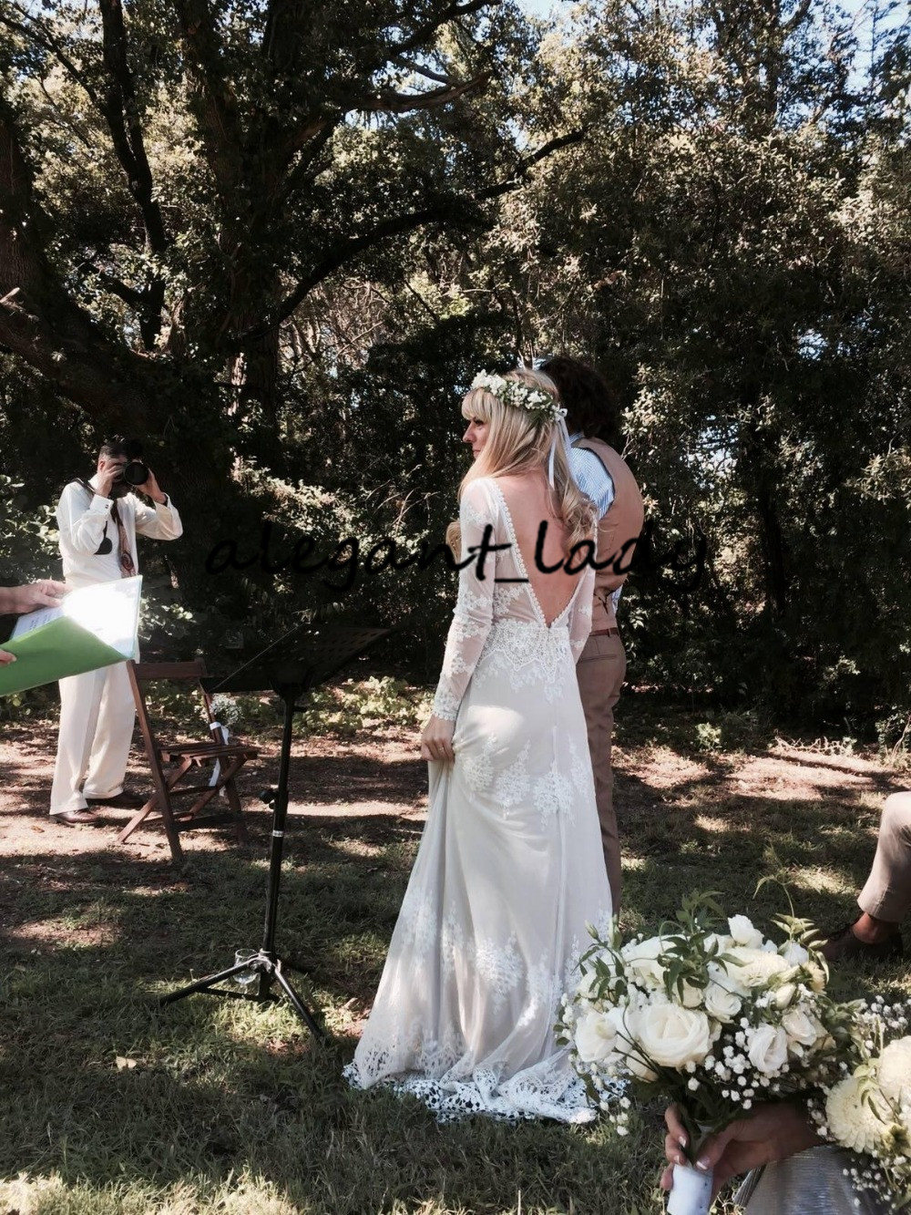 Form-fitting Bohemian Wedding Dress vintage style plunging back line Bridal Gowns long sleeve Nude Lining Vestido De Noiva