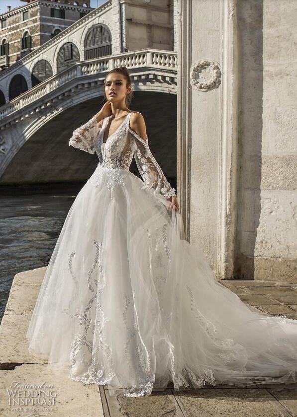 2019 Long Sleeve Wedding Dress Bridal Gowns V Neck Appliqued A Line Sexy Backless Boho Wedding Dress Sweep Train Plus Size Bridal Gowns