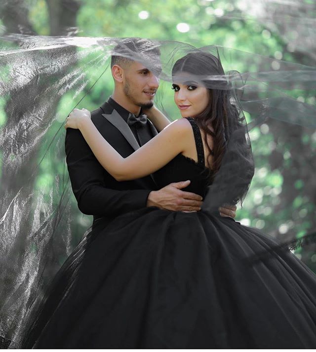 Gothic Black Ball Gown Spaghetti Sleeveless Tulle Wedding Dresses Wedding Gowns Sweep Train Bridal Gowns