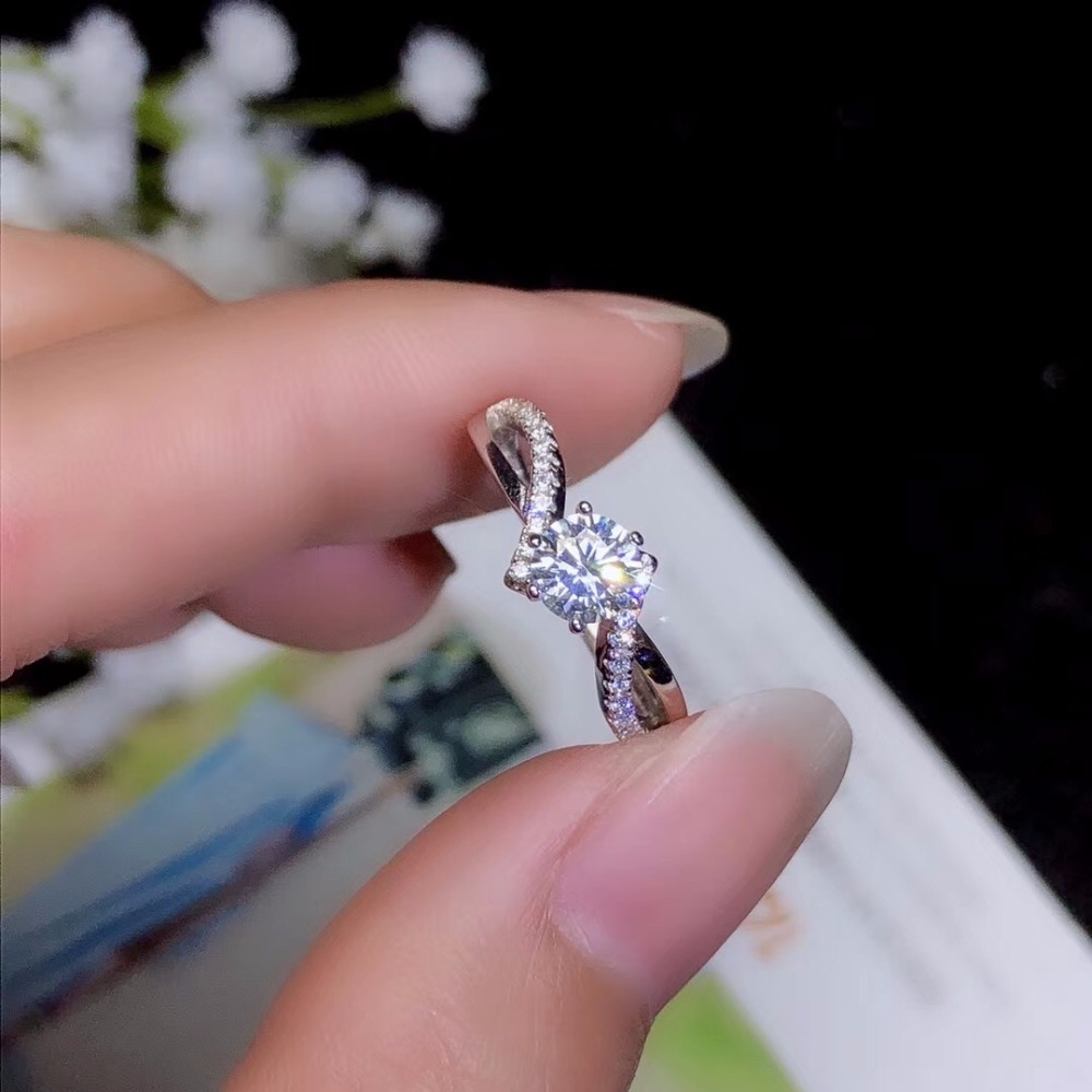 Moissanite Classic style, high density gemstones, comparable to diamonds. 0.5 carats. 925 real silver LY191226
