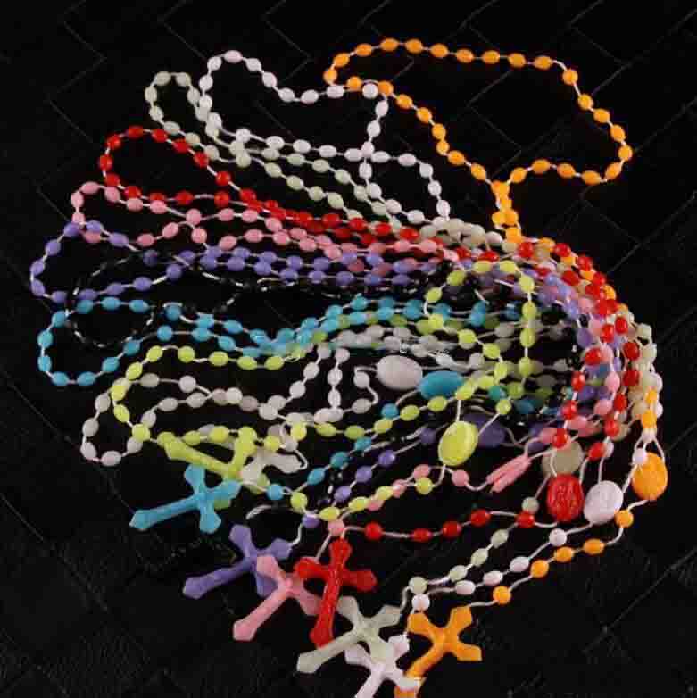 

Catholic Rosary Necklace Plastic Rosary Religious Jewelry Jesus Cross Crucifix Pendant Necklaces Night Lumious Necklace drop shipping