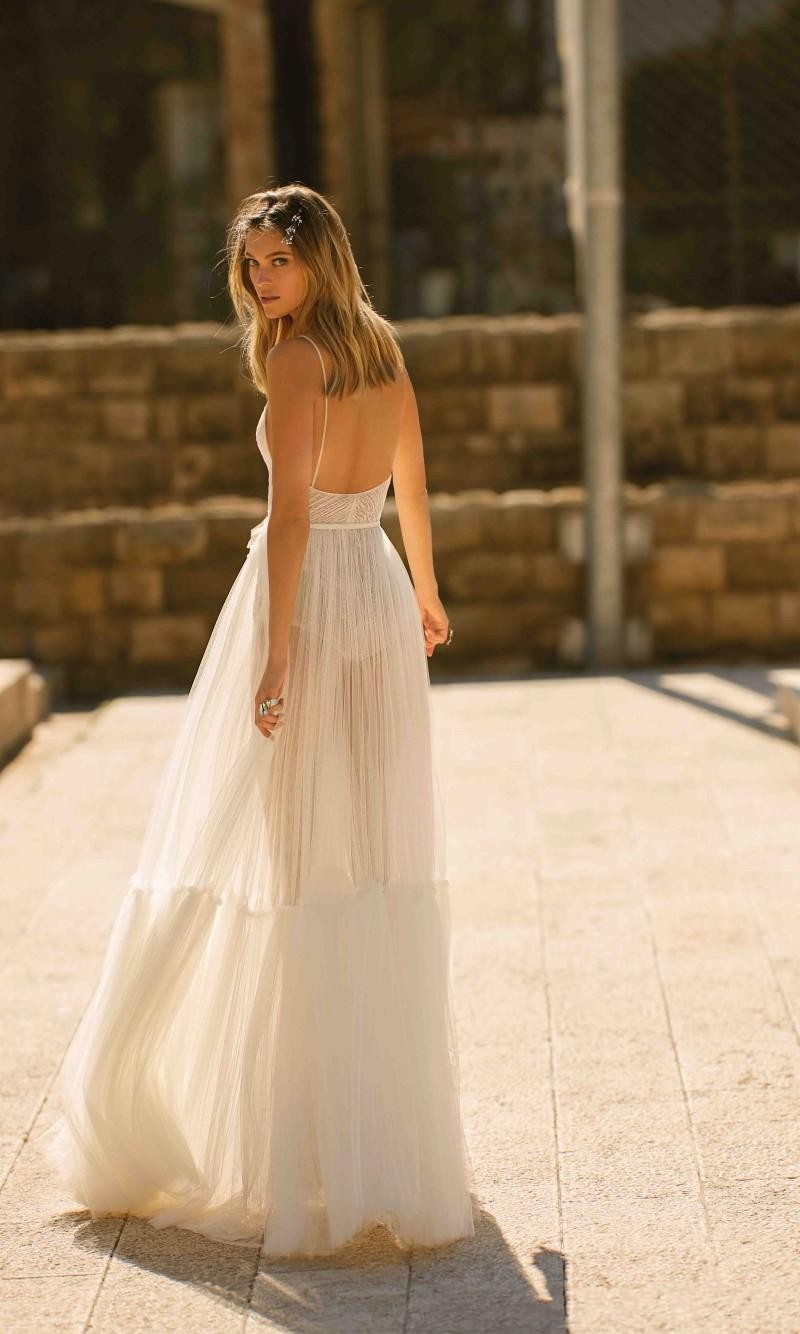 2022 Cheap Lace Appliqued Backless Wedding Dresses V Neck Beach Bridal Gowns A Line Tulle Floor Length Pleated robe de mariée gowns