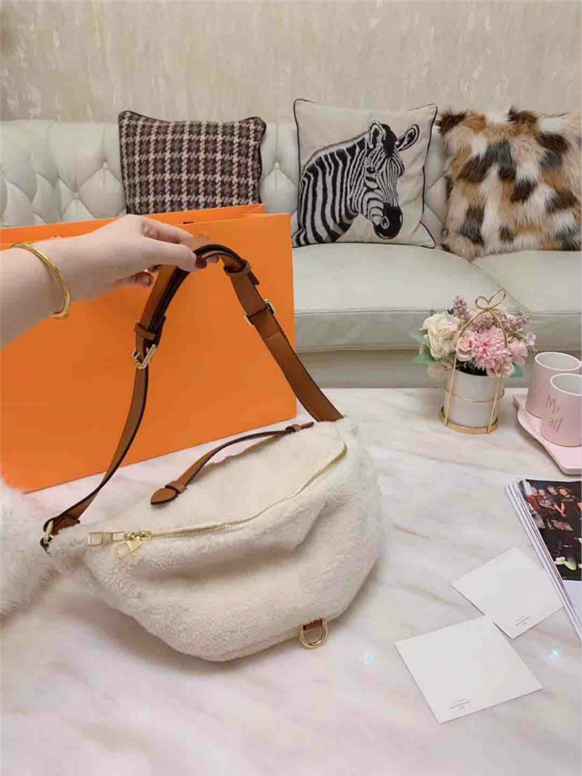 Luxury Designer Waist Bag Women Designer Waist Bag Inclined Shoulder Bag Lamb Hair Satchel Plush Fashion High Quality New Autumn and Winte4