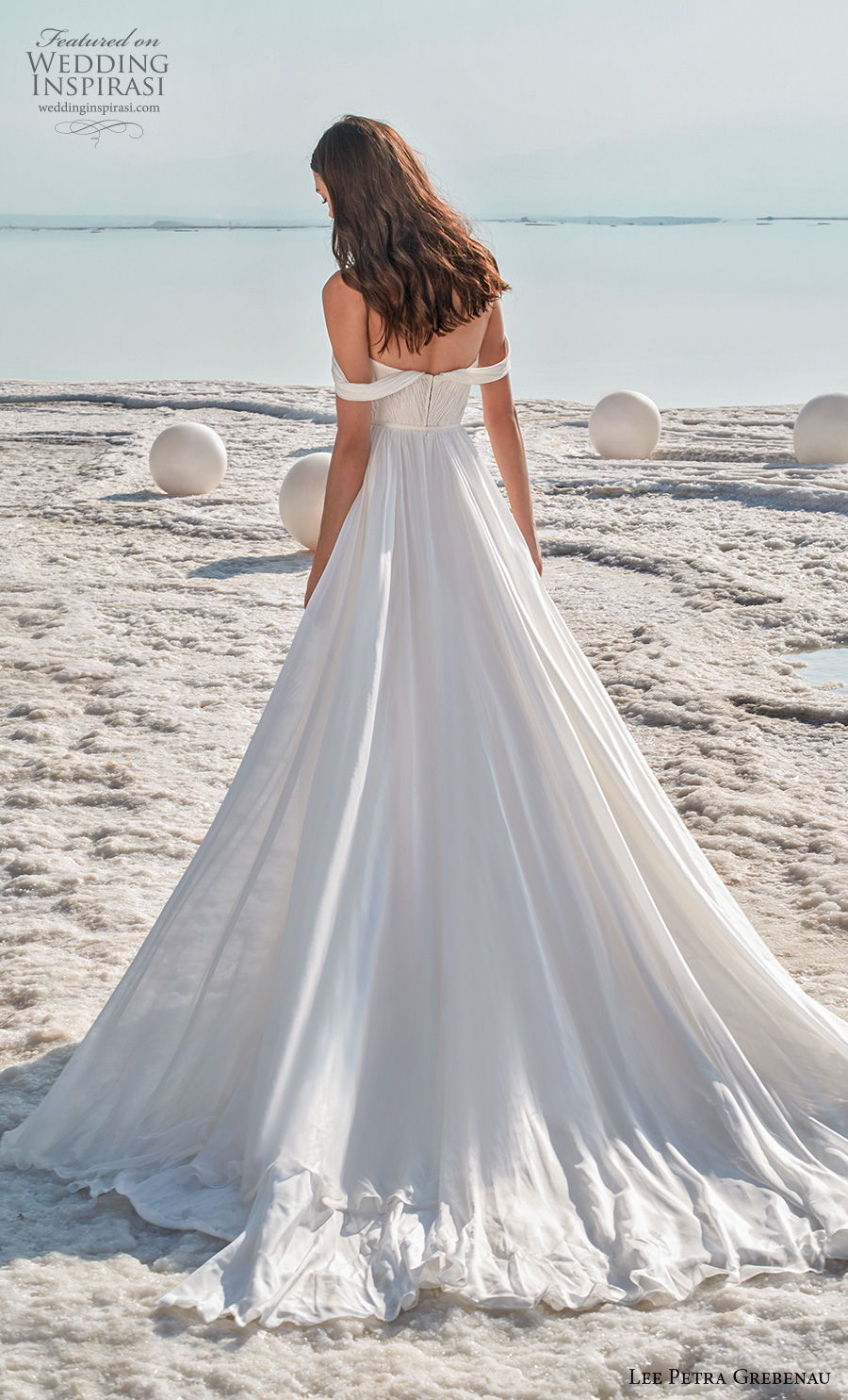 Beach A Line Wedding Dresses Beading Off Shoulder Long Sleeve Bridal Gowns Side Split Chiffon Wedding Dress