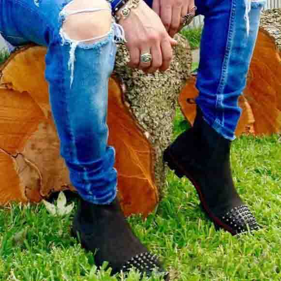 Fashion Top Luxury Men Low Heels Genuine Leather Suede With Rivets Melon Spikes Boots Red Bottom Design Men Ankle Boots Flat Short Knight
Fashion Top Luxury Men Low Heels Genuine Leather Suede With Rivets Melon Spikes Boots Red Bottom Design Men Ankle Boots Flat Short Knight