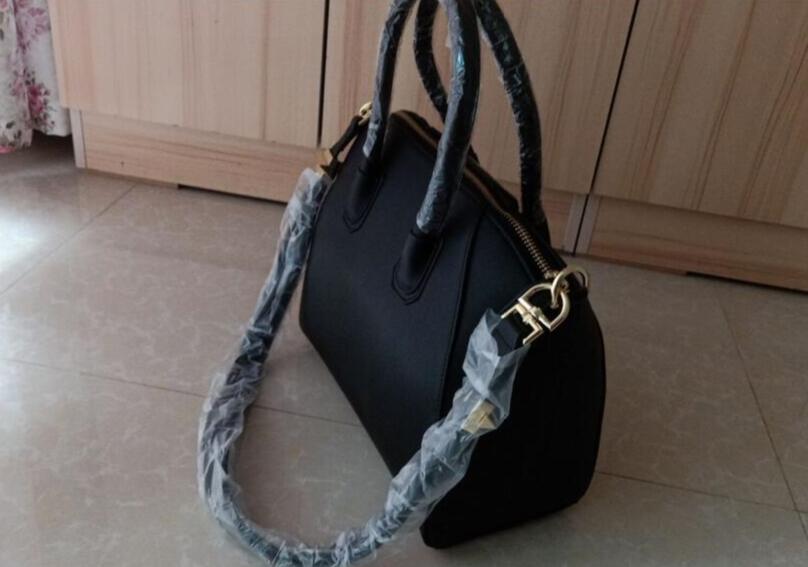2019 High Quality Fashion Designer Women Black Pu Leather Gold chain Messenger bag Cross body Pure Color Female Handbag Shoulder Bag Purse
2019 High Quality Fashion Designer Women Black Pu Leather Gold chain Messenger bag Cross body Pure Color Female Handbag Shoulder Bag Purse