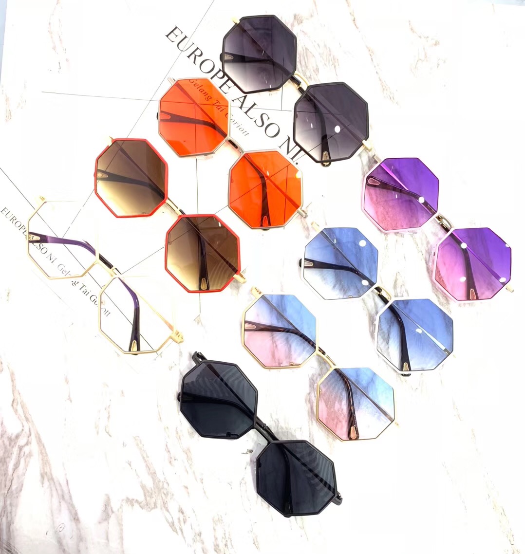 Fashion Dazzle Colour Sunglasses Retro Full Small Round Frame Decorative Eyeglasses Causal Woman Travel Circular Eyewear 1653
Fashion Dazzle Colour Sunglasses Retro Full Small Round Frame Decorative Eyeglasses Causal Woman Travel Circular Eyewear 1653