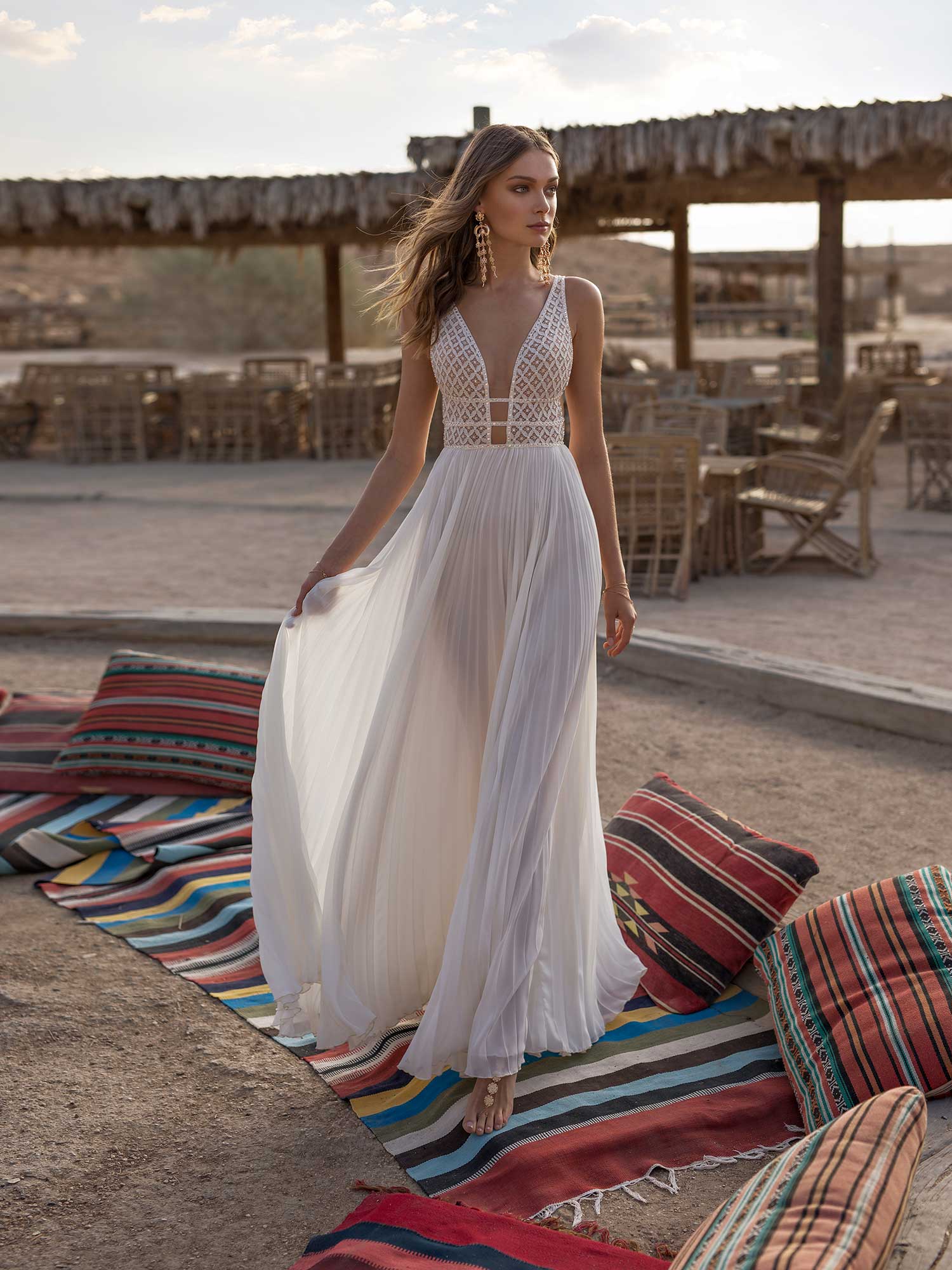 2019 Asaf Dadush Bohemian Wedding Dresses V Neck Lace Rhinestone Floor Length Summer Beach Wedding Dress Cheap Backless Bridal Gowns Robe