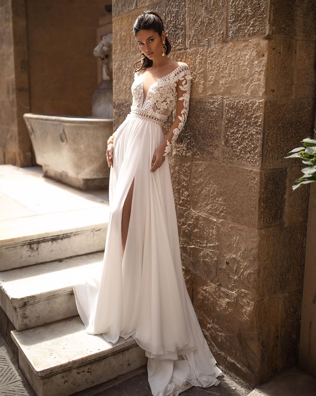 Backless Stylish Lace Beach Wedding Dresses Sheer Deep V Neck Long Sleeves Bridal Gowns A Line Side Split Chiffon Robe De Marie