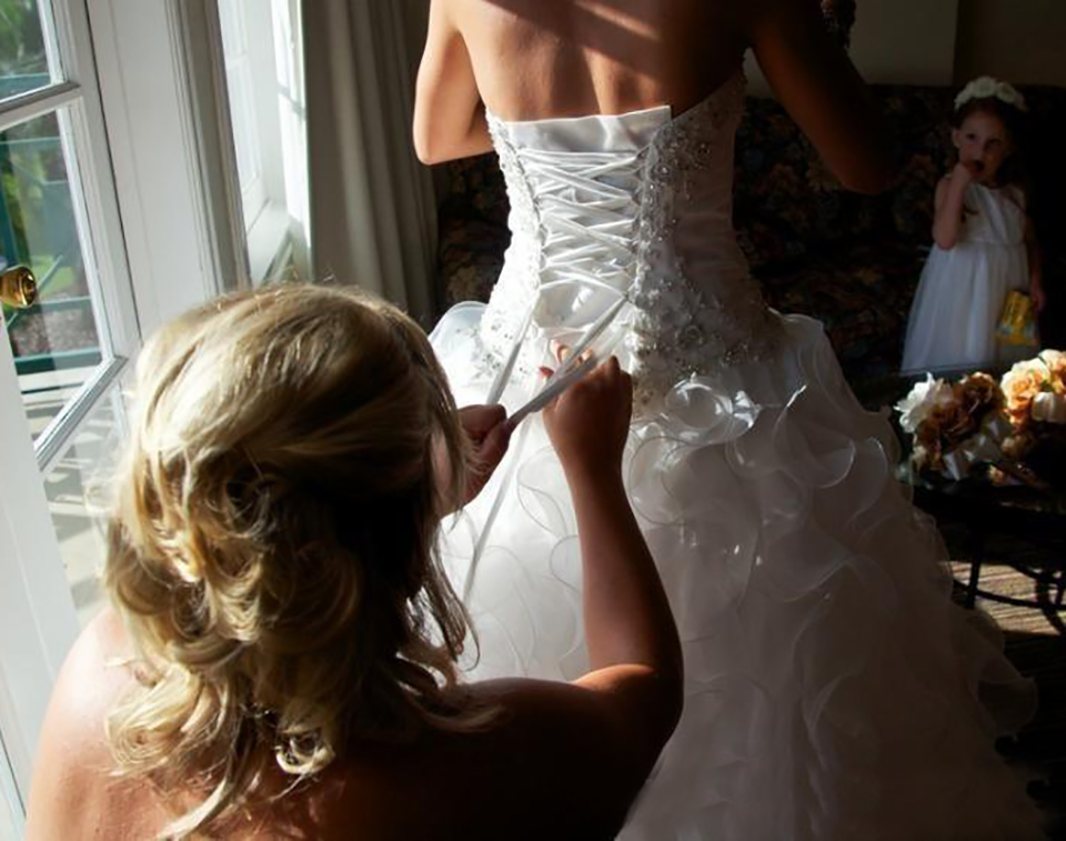 Elegant Lace Wedding Dresses A Line Spaghetti V Neck Backless Bridal Gowns Bead Lace Tulle Sheer Formal Gowns for Bride Wed Dress Wed