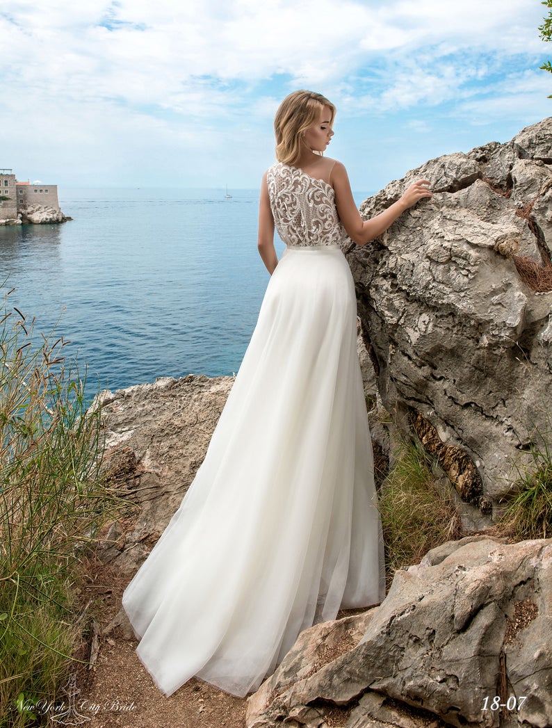 A Line Stunning Lace Beach Wedding Dresses Beaded Sheer Bateau Side Split Bridal Gowns Tulle Floor Length Robe De Marie