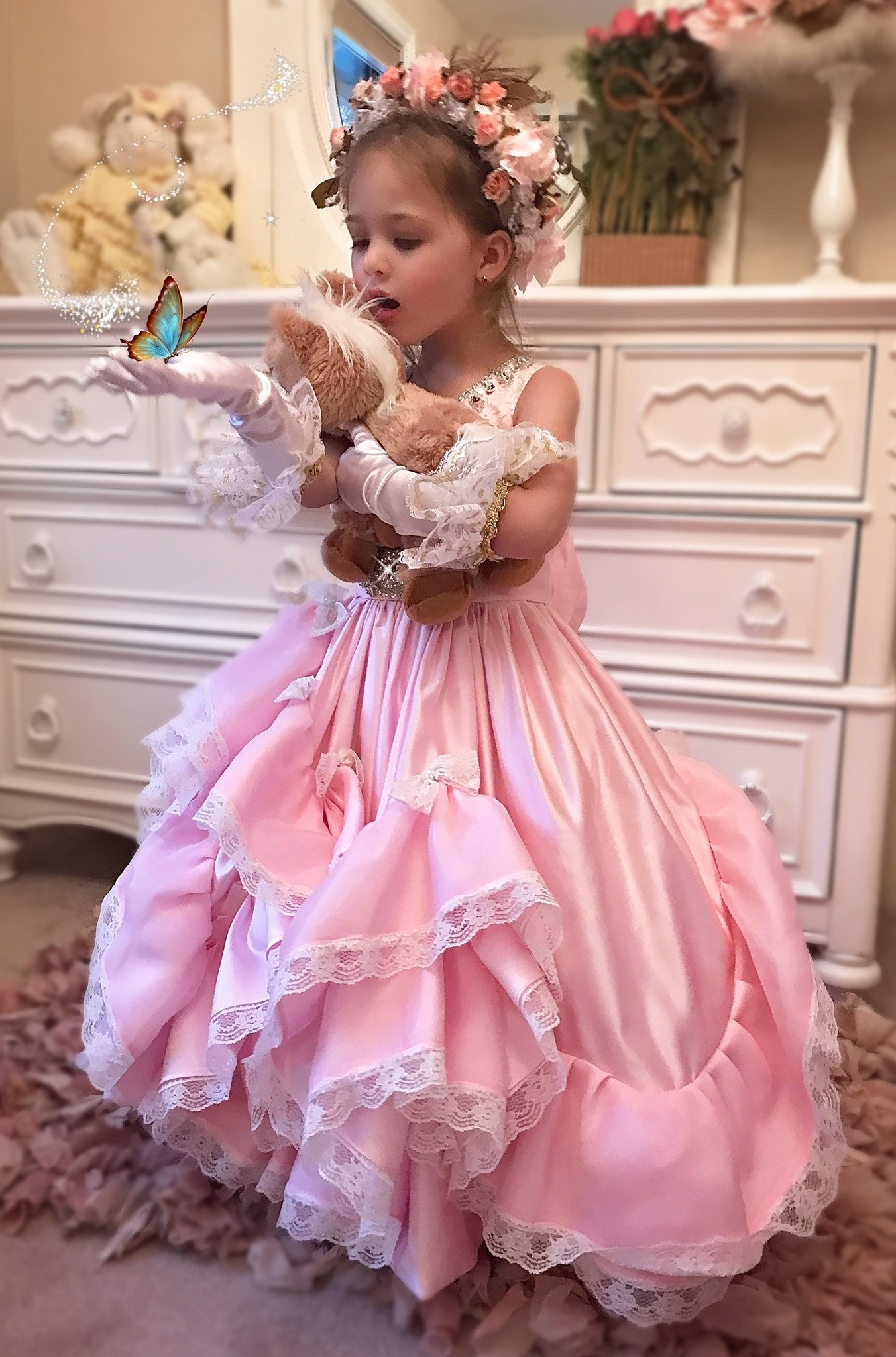 Cute Pink Flower Girl Dresses For Weddings Jewel Neck Lace Rhinestone Sash Girls Pageant Gowns Tutu First Holy Communion Dresses Party