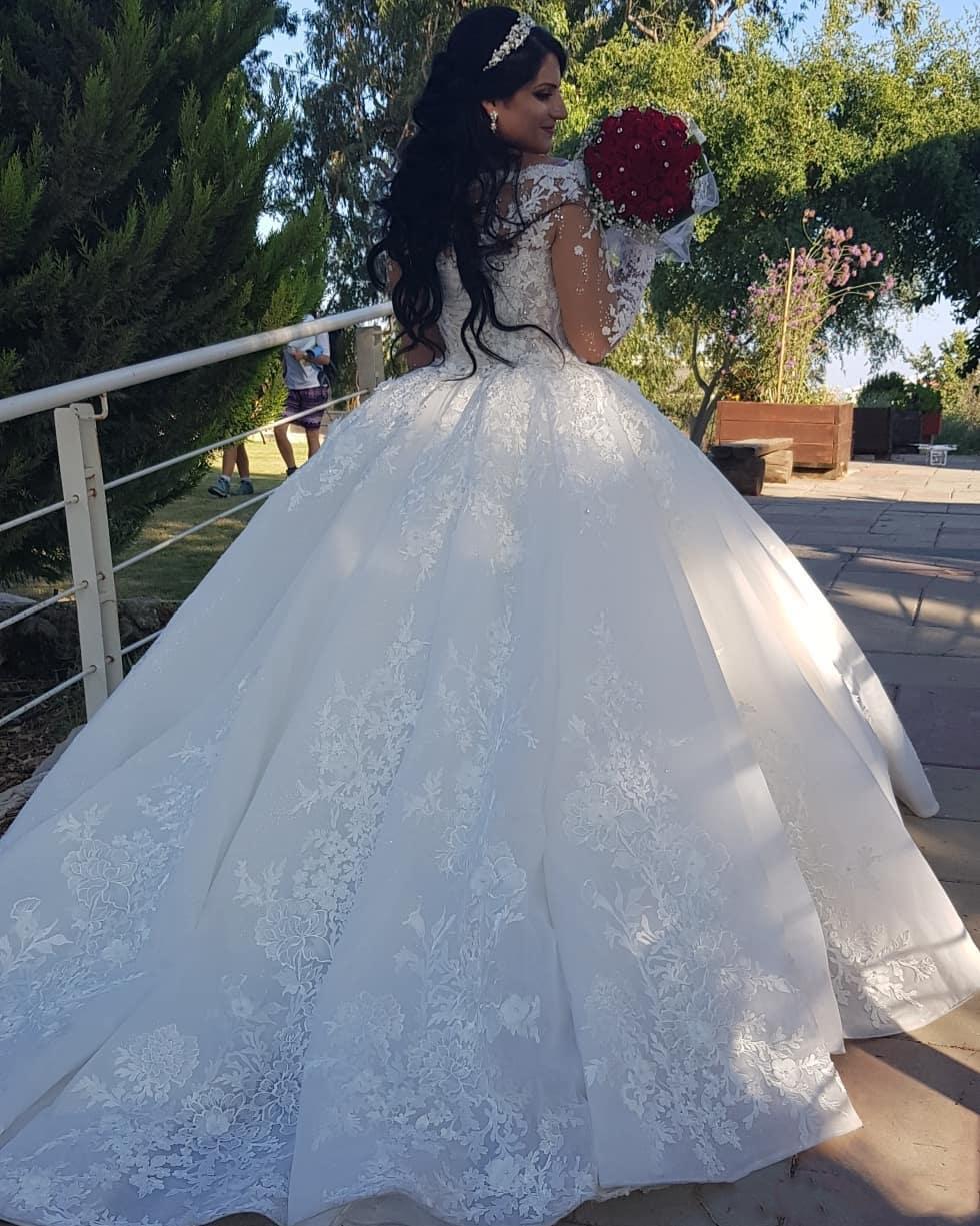 V Neck Luxurious Lace Ball Gown Applique Beaded Long Sleeves Sweep Train Dresses Pleats Wedding Dress Bridal Gowns s